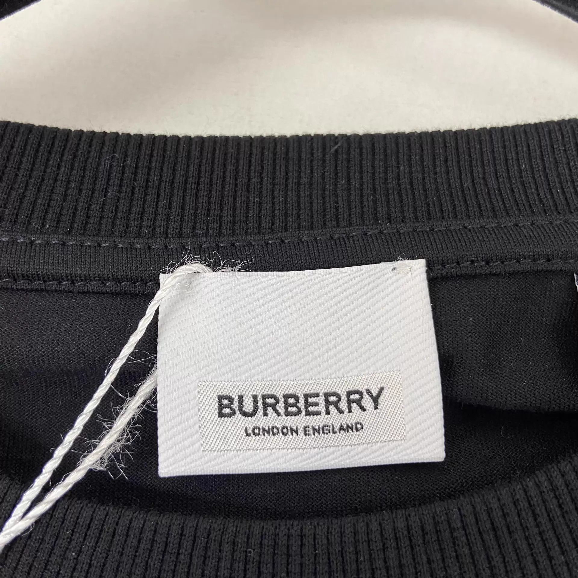 Burberry Burberry white logo T-shirt L Size US L / EU 52-54 / 3 - 6 Thumbnail