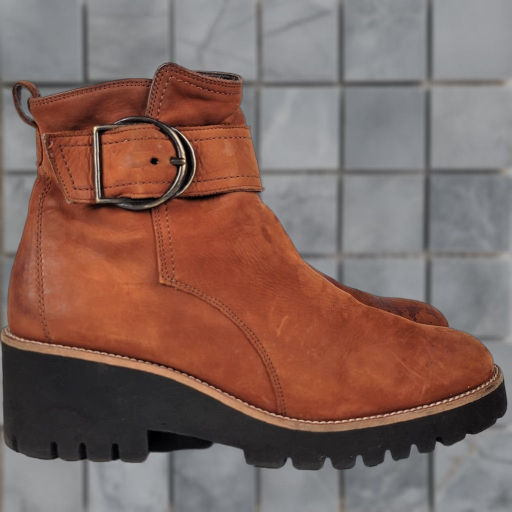 Vintage VINTAGE Paul Green Boots Women’s 8 Brown Leather Short Lug Bootie Zip Buckle Cushioned Insole Round Toe Mid Heel Fall Winter Spring UK 6 US 8 Size 28" / US 6 / IT 42 - 1 Thumbnail