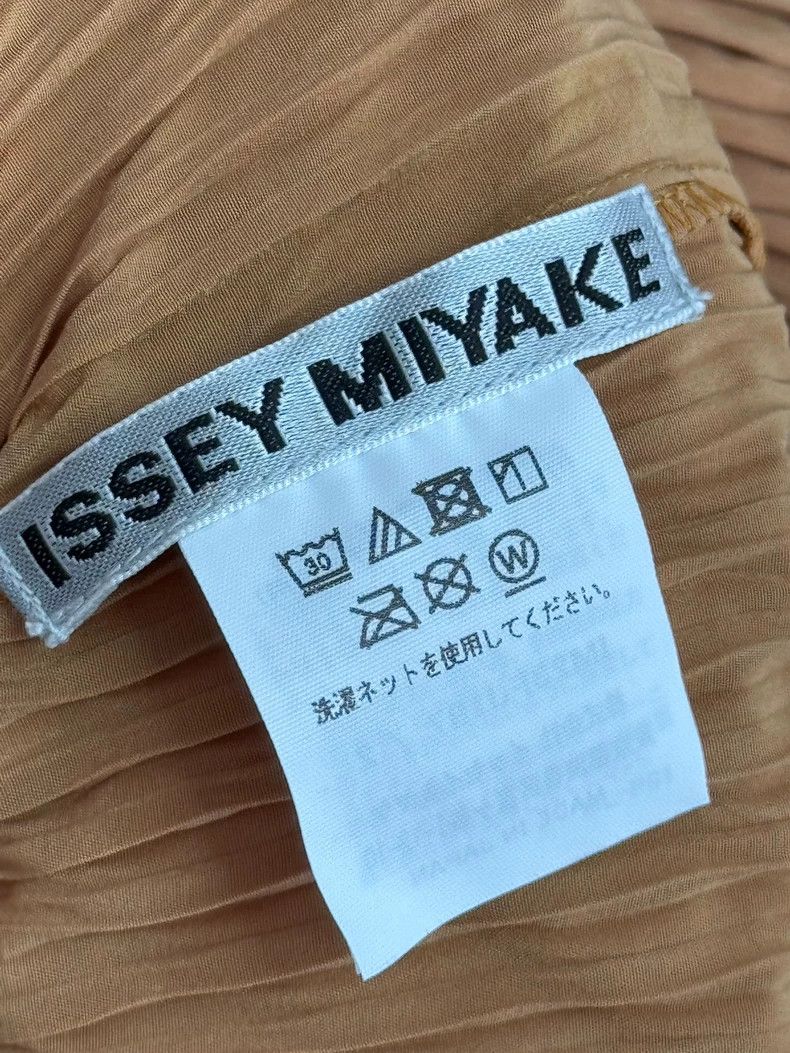 Issey Miyake Issey Miyake size:2 Khaki yellow main line small fish scal Size XS / US 0-2 / IT 36-38 - 3 Thumbnail