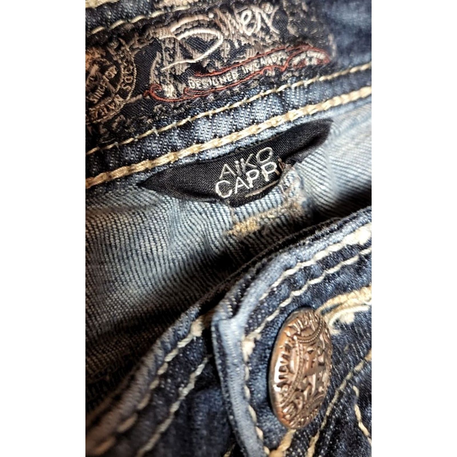 Silver Jeans Co. Silver Jeans Aiko Capri Jeans Women's 31x22 Denim Blue Dark Wash 5-Pocket Stretch Regular Rise 7" Leg Opening 8" 22" Inseam XS? Size 24" / US 00 / IT 34 - 6 Thumbnail