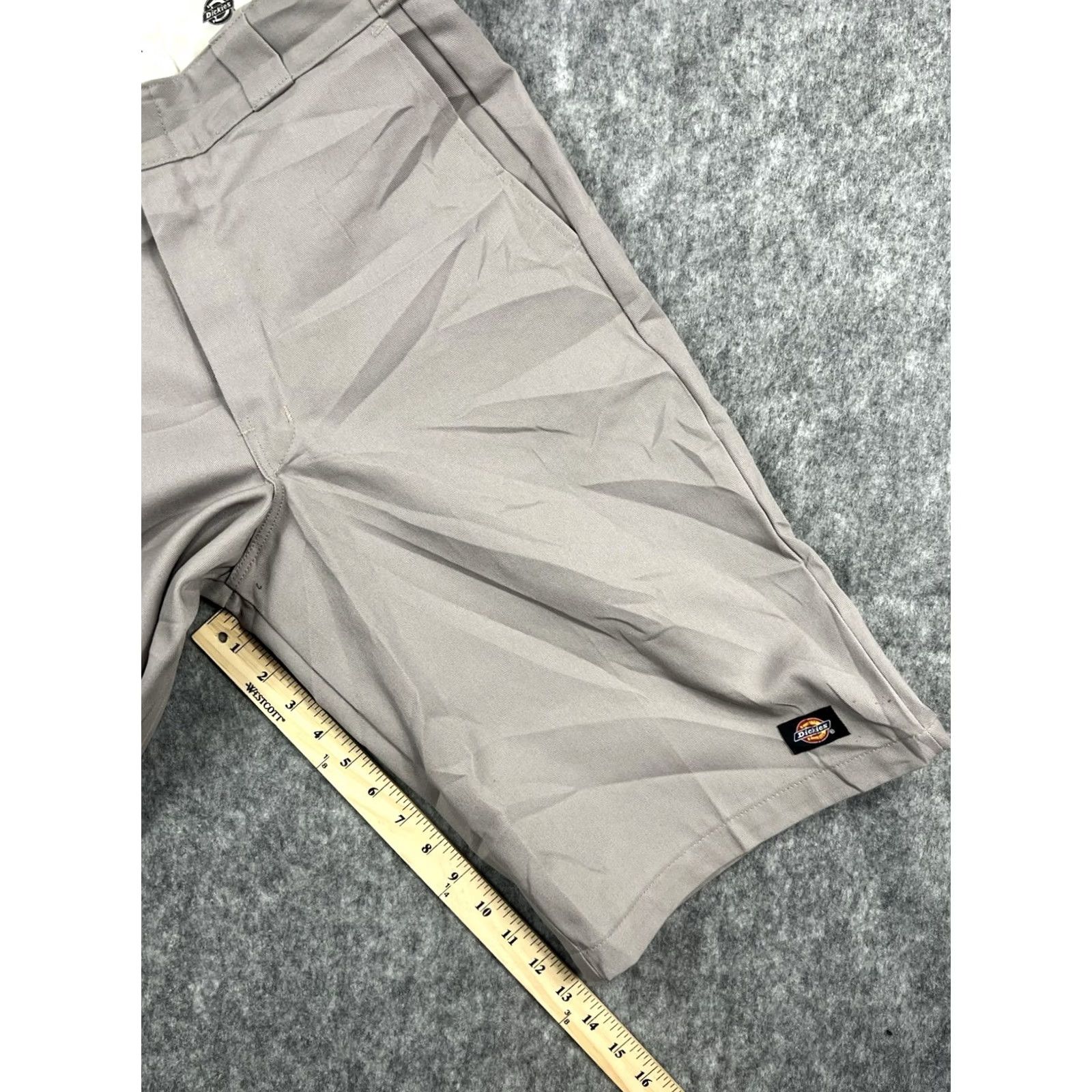 Dickies Dickies Men’s Light Grey Loose Fit Workwear/Outdoor/Utility Shorts Size 30 Size US 30 / EU 46 - 7 Thumbnail