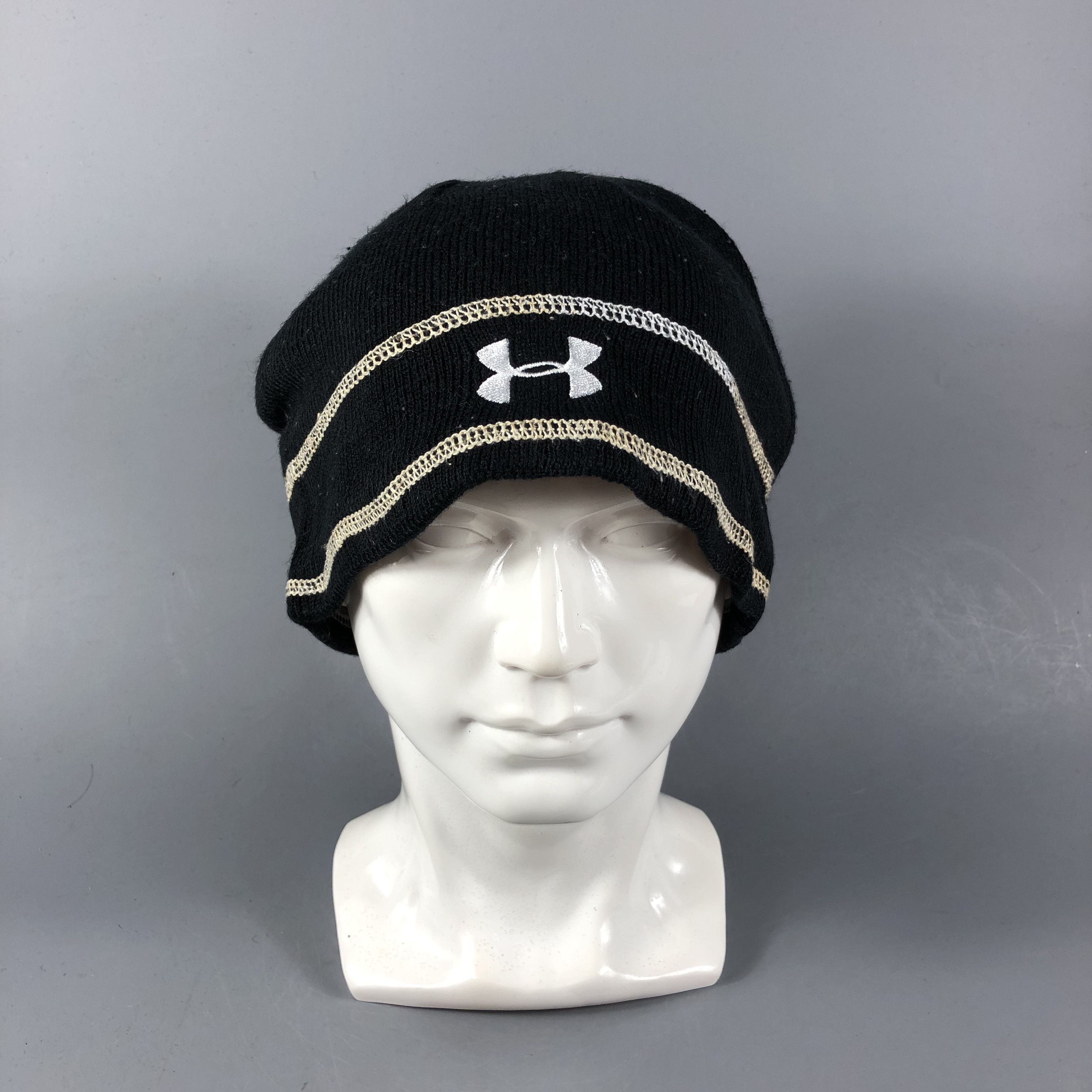 Under Armour Under Armour Beanie Snowcap Snow Hat B797 Size ONE SIZE - 1 Thumbnail