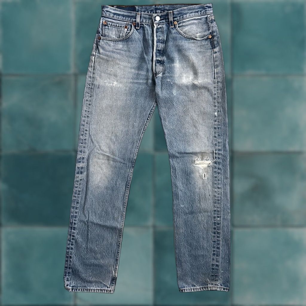 VINTAGE Levi's 501 Jeans Men 33x36 Straight Leg Light Wash 90s USA Mid Rise Denim