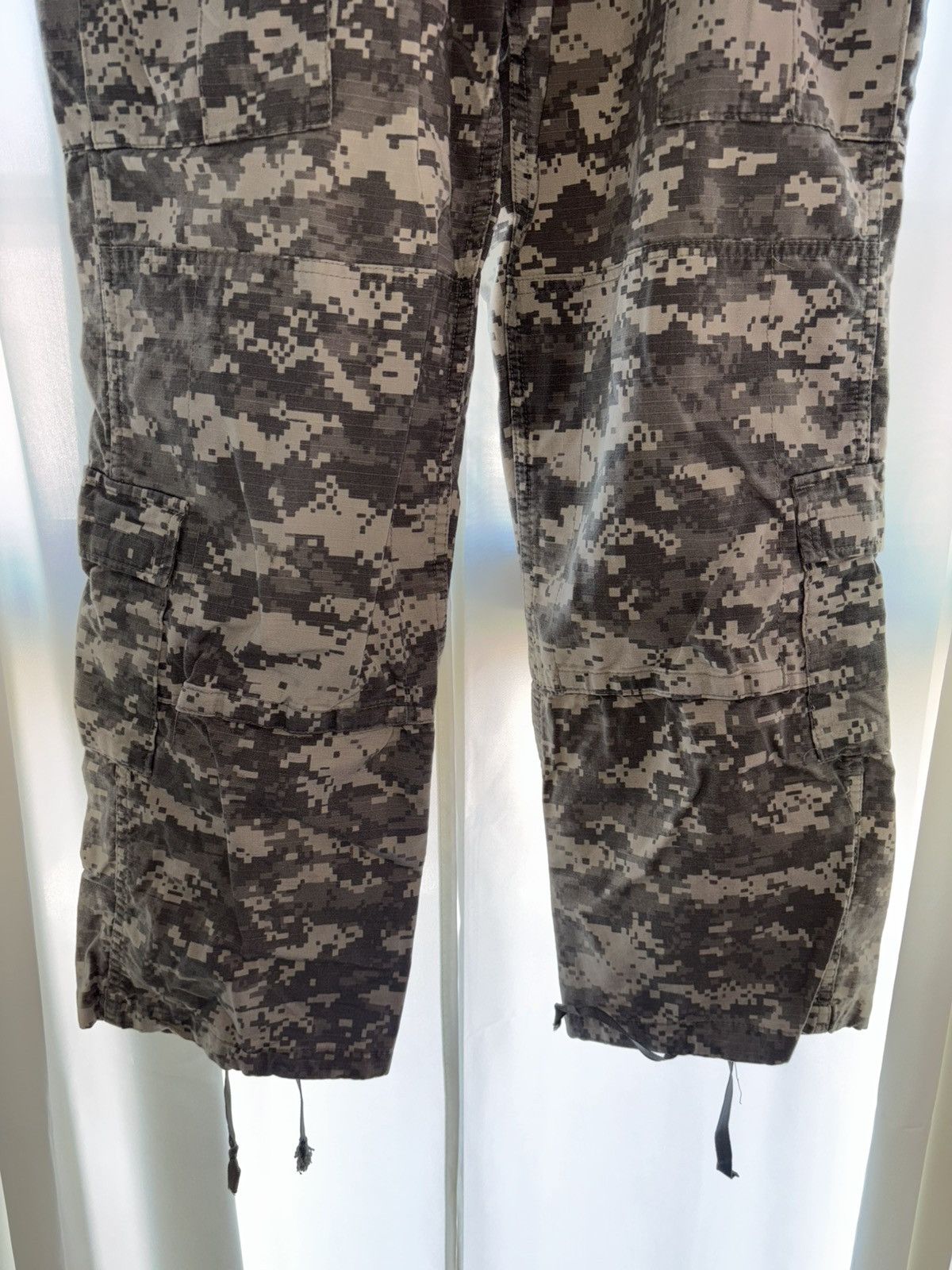 Other Women’s Camo Cargo Pants — Adjustable Fit — Size 26 Size 26" / US 2 / IT 38 - 2 Thumbnail