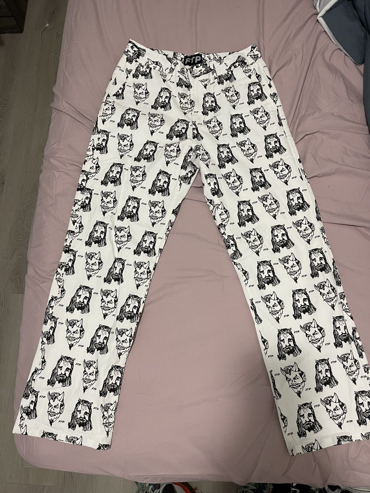 パンツ FTP Heaven Or Hell Chino Pant 34 FTP Heaven or Hell Chino pants white | Depop