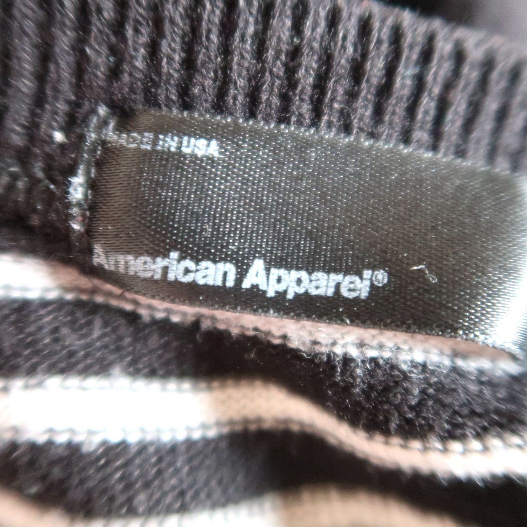 American Apparel VINTAGE American Apparel Black and Cream Stripe Lightweight Sweater Mens L Size US L / EU 52-54 / 3 - 5 Thumbnail