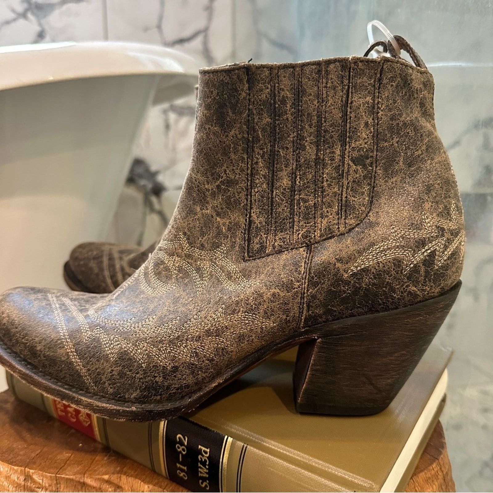 Lucchese Lucchese Brown Distressed Leather Western Boots Womens 9 M Size US 9 / IT 39 - 10 Thumbnail