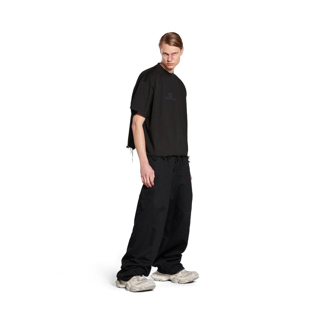 Balenciaga o1bcso1str0326 BB Classic Cropped T-Shirt Oversized in Black Size US XL / EU 56 / 4 - 2 Thumbnail