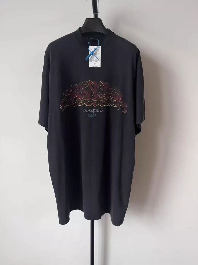 Balenciaga Balenciaga Solid graphic printed crew neck short sleeves Size US M / EU 48-50 / 2 - 1 Thumbnail