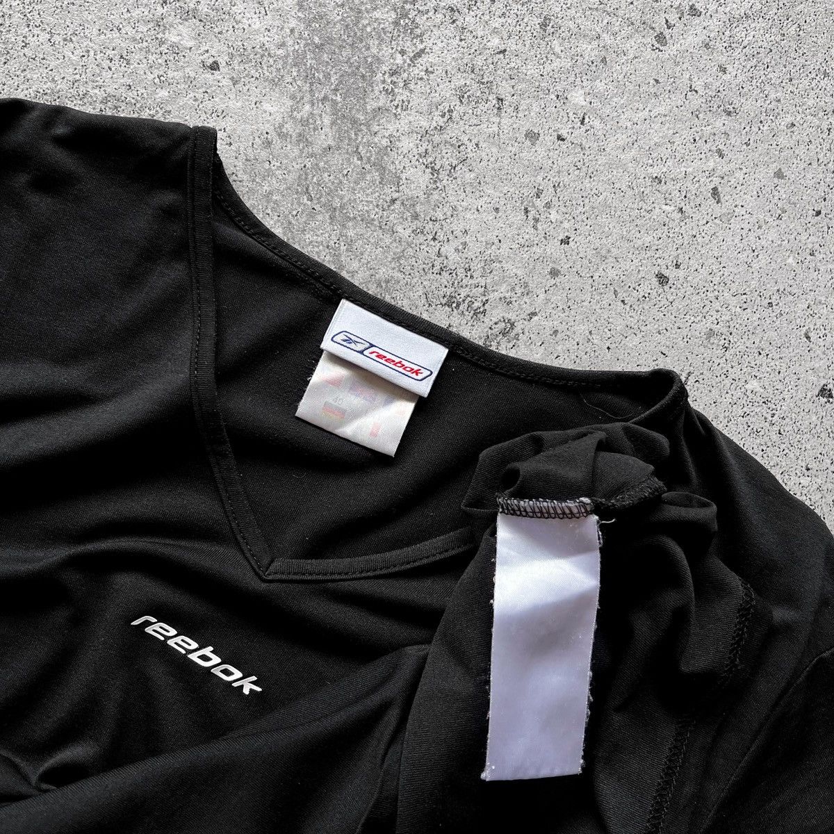Reebok × Vintage Reebok Womens Black Vintage 00s Short Sleeve V-Neck T-Shirt Size L / US 10 / IT 46 - 4 Thumbnail