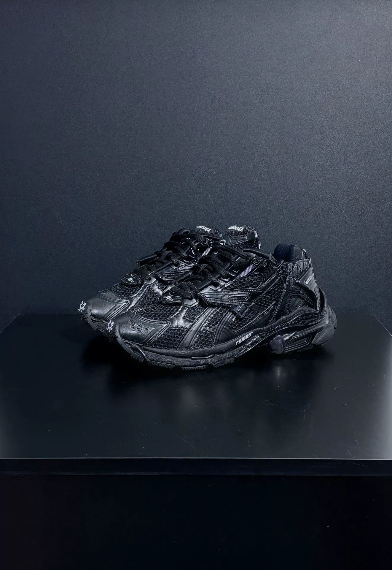 Balenciaga Balenciaga Running Black Lowtop Sneakers us_6-5 Women Size US 6.5 / IT 36.5 - 1 Thumbnail