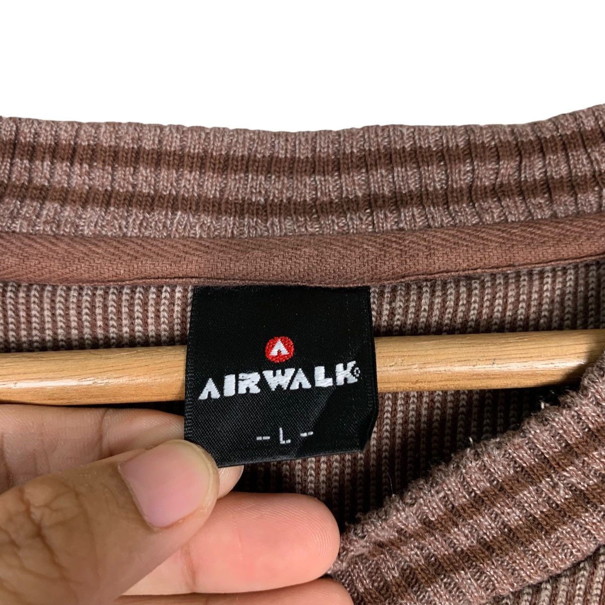 Airwalk AIRWALK Embroidery Small Logo Sweatshirt #1449-C65 Size US L / EU 52-54 / 3 - 11 Thumbnail