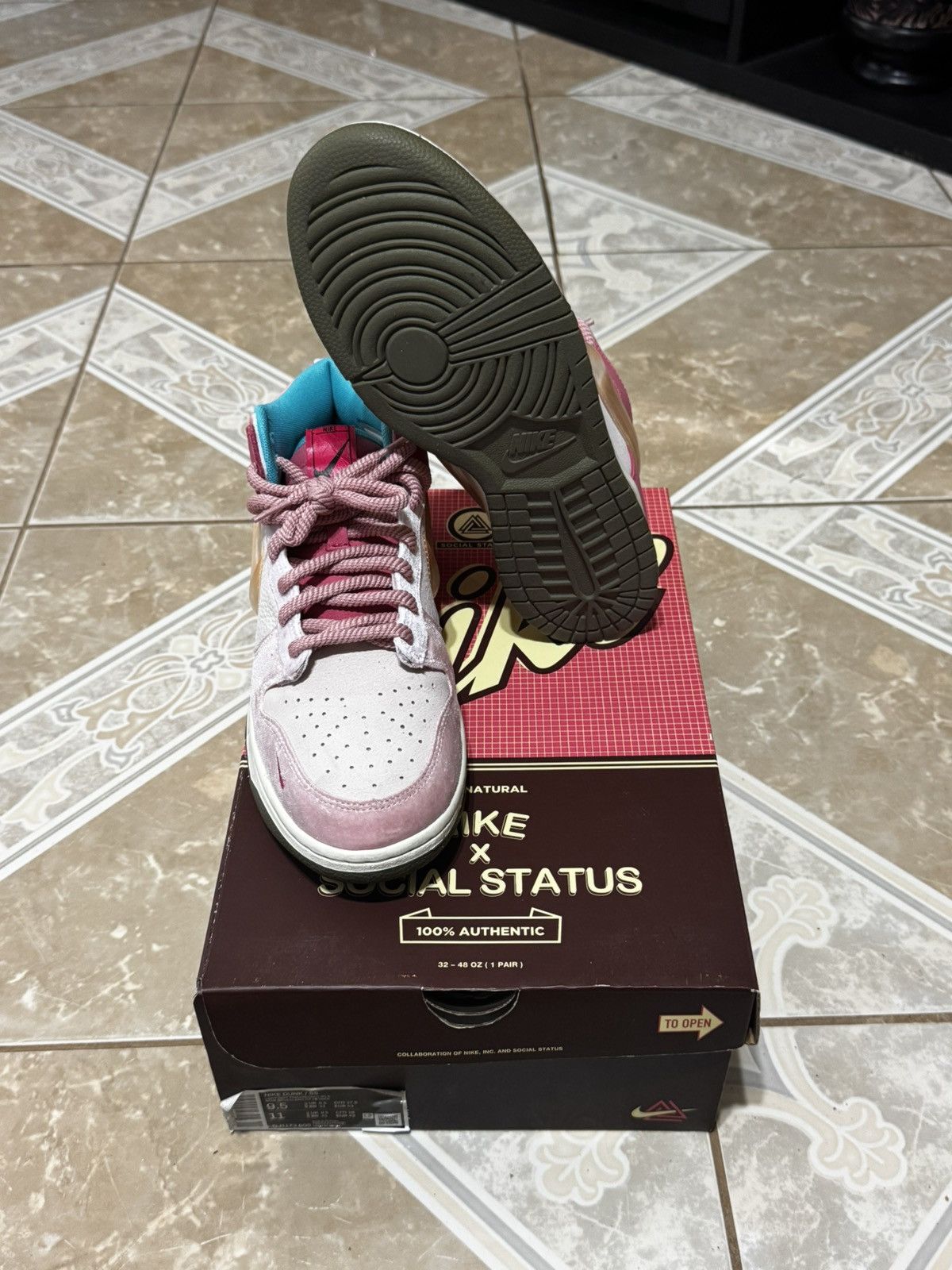 Social Status Social status strawberry milk mid dunks Size US 9.5 / EU 42-43 - 6 Thumbnail