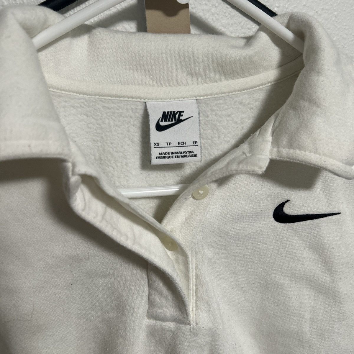 Nike Nike Woman’s Button Up Crop Top Shirt In A Size XS Size XS / US 0-2 / IT 36-38 - 3 Thumbnail