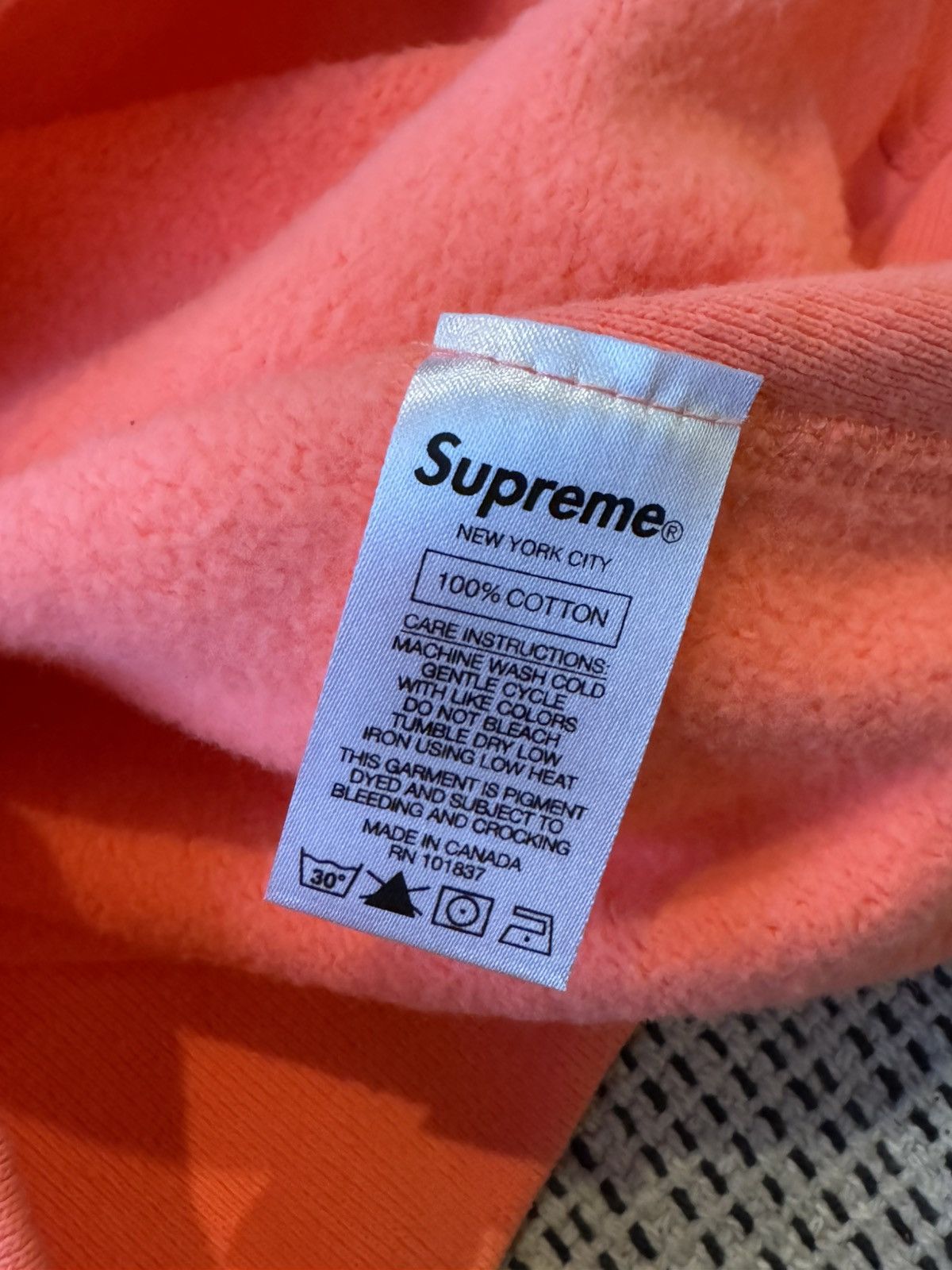 Supreme Supreme FW18 Fluorescent Pink Box Logo Crewneck Size US M / EU 48-50 / 2 - 6 Thumbnail