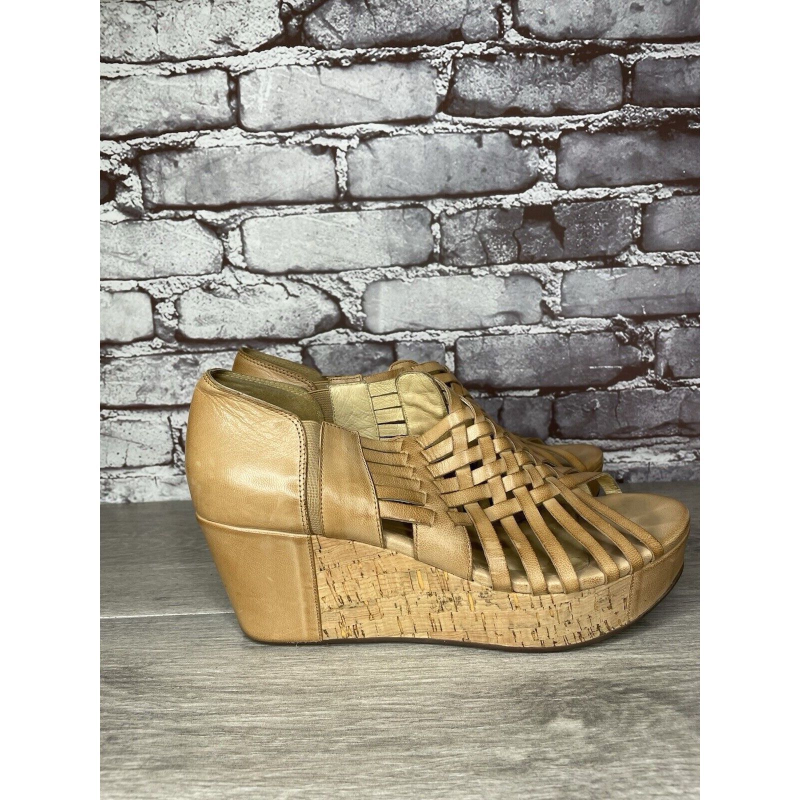 Other Chocolat Blu Web Tan Leather Woven Cork Wedge Platform Sanda Size US 9.5 / IT 39.5 - 14 Thumbnail