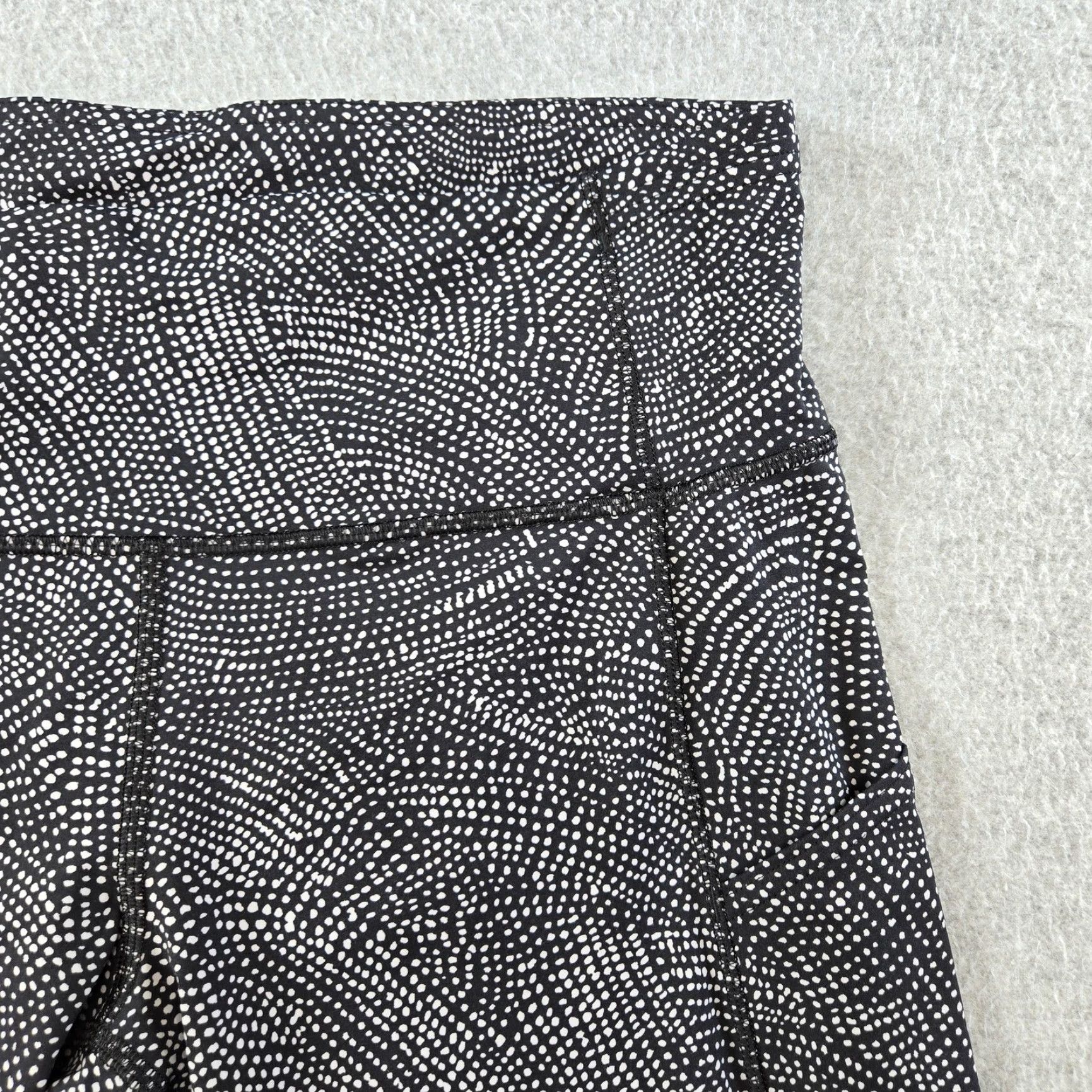 Lululemon Lululemon Leggings Womens 10 Black Cropped Polka Dot Pockets Yoga Athletic Size 32" / US 10 / IT 46 - 3 Thumbnail