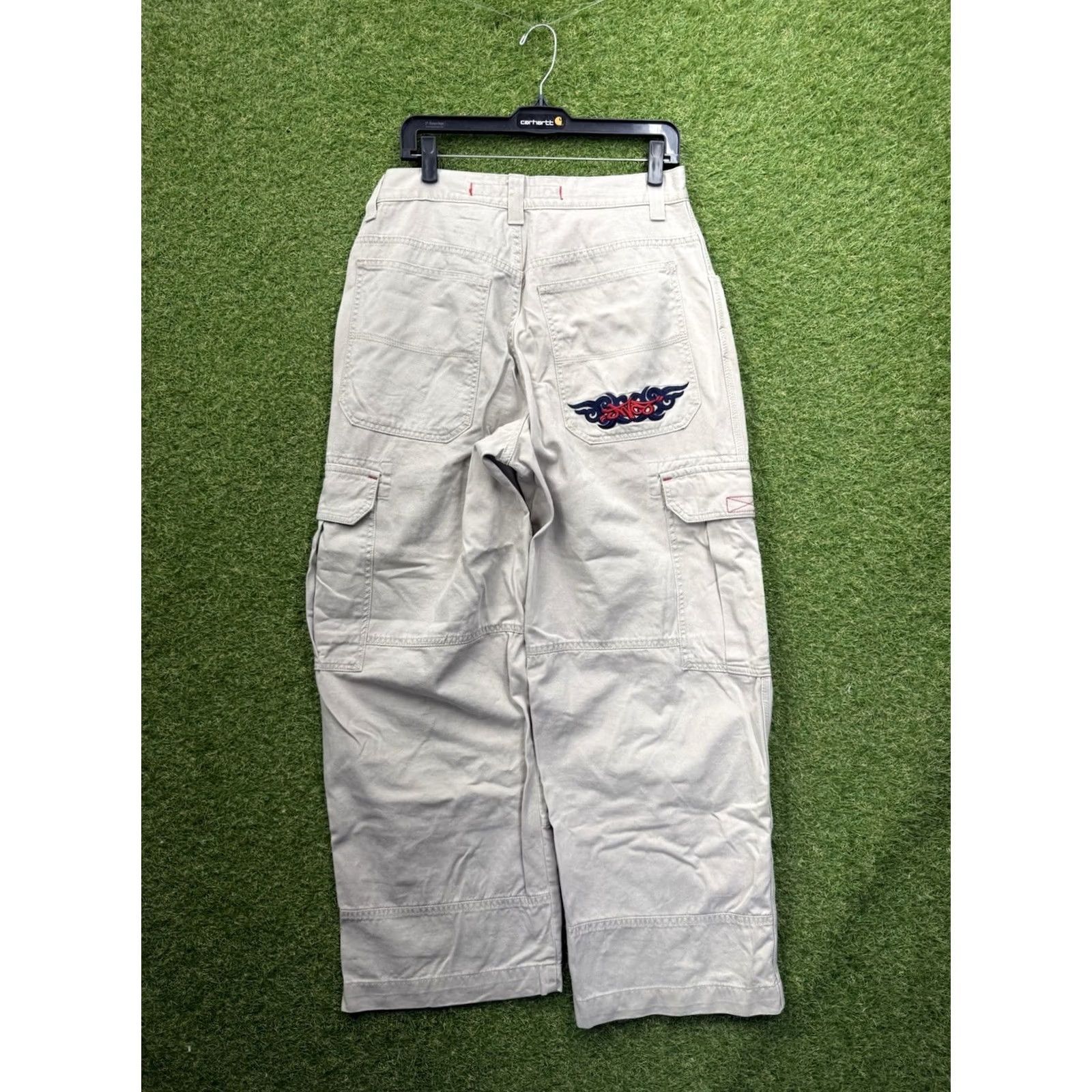 JNCO JNC O Jeans Cargo Pants Mens 34x32 Khaki Wide Embroidered Skater 90s Y2K Beige Cargo Pants Mens Regular 34 32 Pocket Embroidered Logo Vintage Jeans Size US 34 / EU 50 - 2 Thumbnail