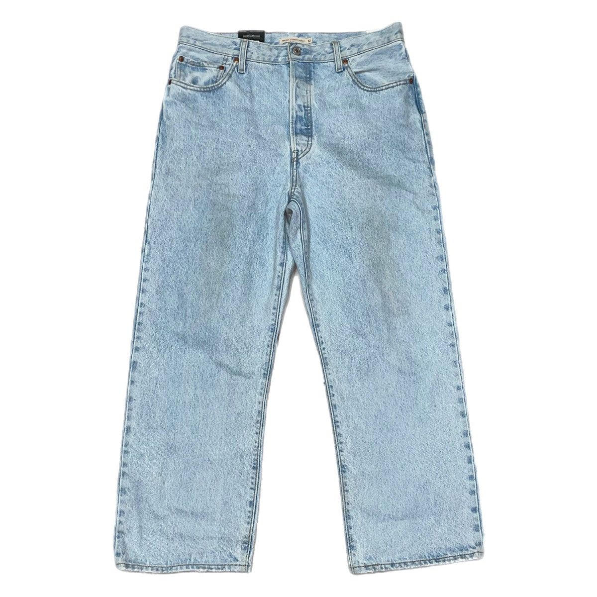 Levi's Levi’s Loose Fit LightWash Denim Size US 34 / EU 50 - 1 Thumbnail