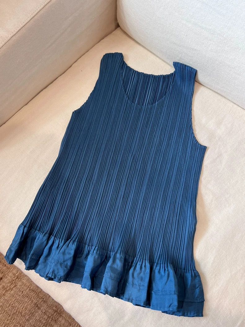 Issey Miyake Issey Miyake size:3 Blue top vest Size XS / US 0-2 / IT 36-38 - 1 Thumbnail