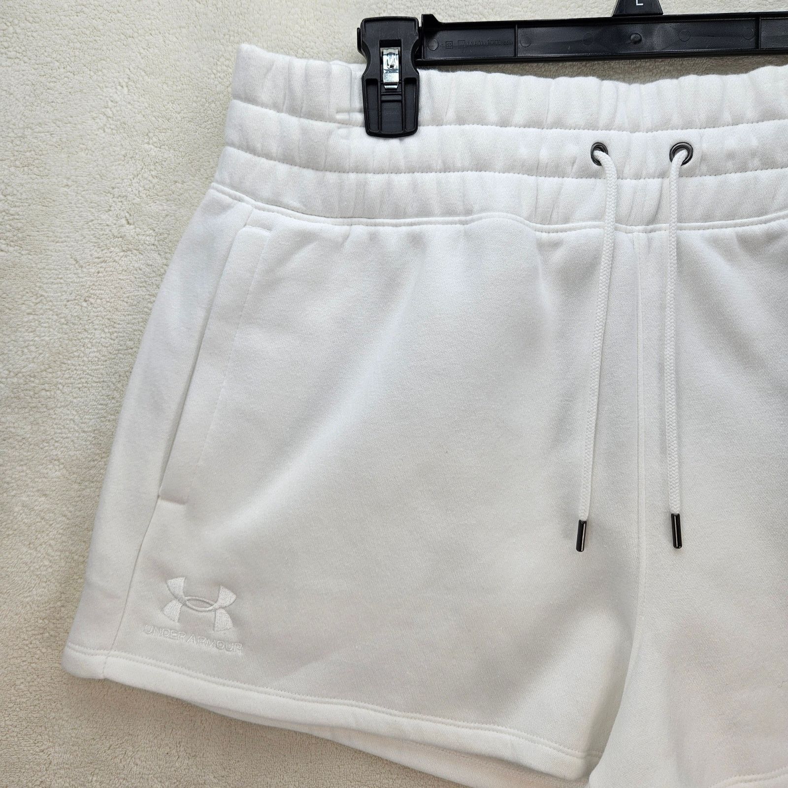 Under Armour UNDER ARMOUR WOMEN'S XL WHITE FLEECE SHORTS PLAYBACK STYLE Size 34" / US 12 / IT 48 - 2 Thumbnail