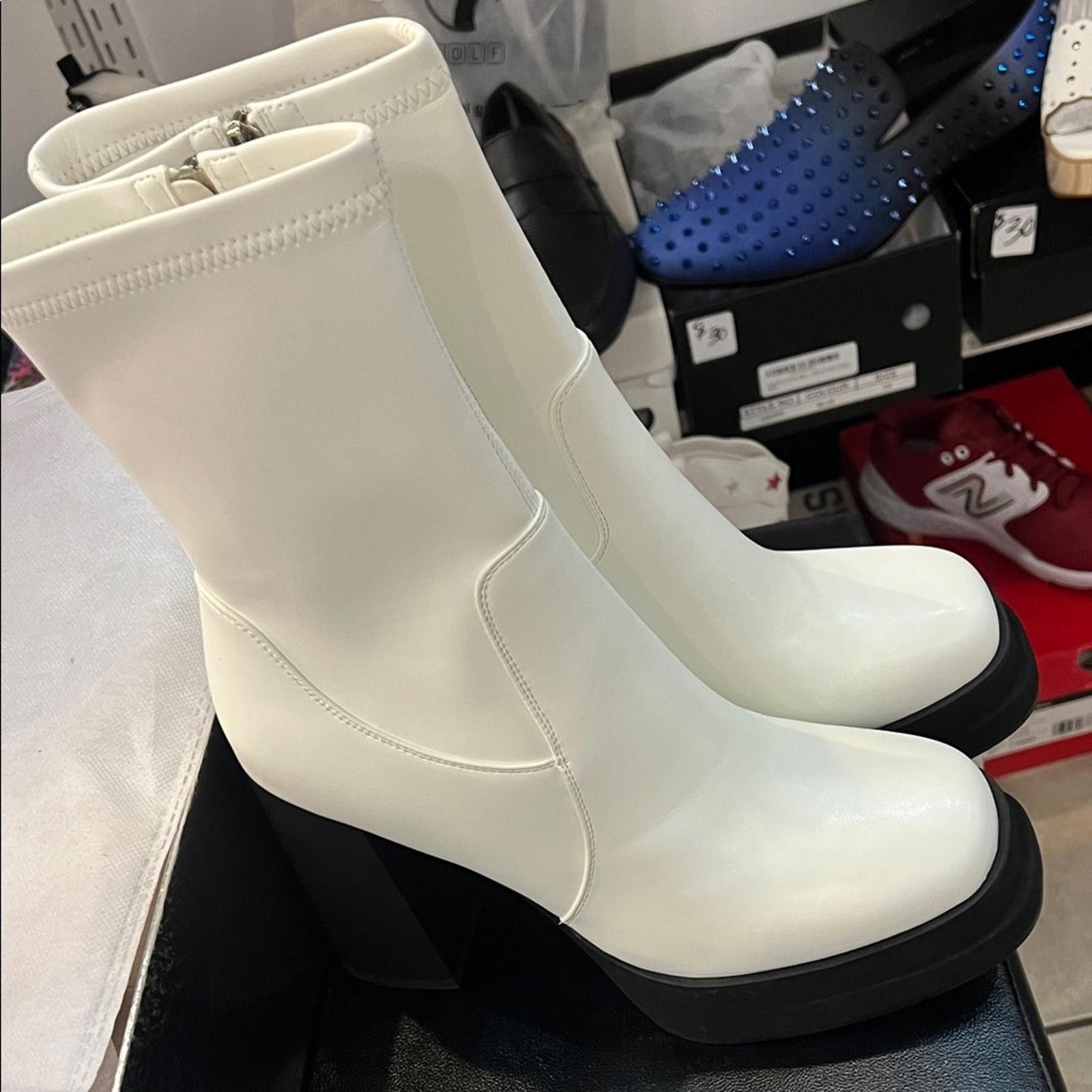 Other Elegant White Ankle Boots with Black Soles Size US 10 / IT 40 - 2 Thumbnail
