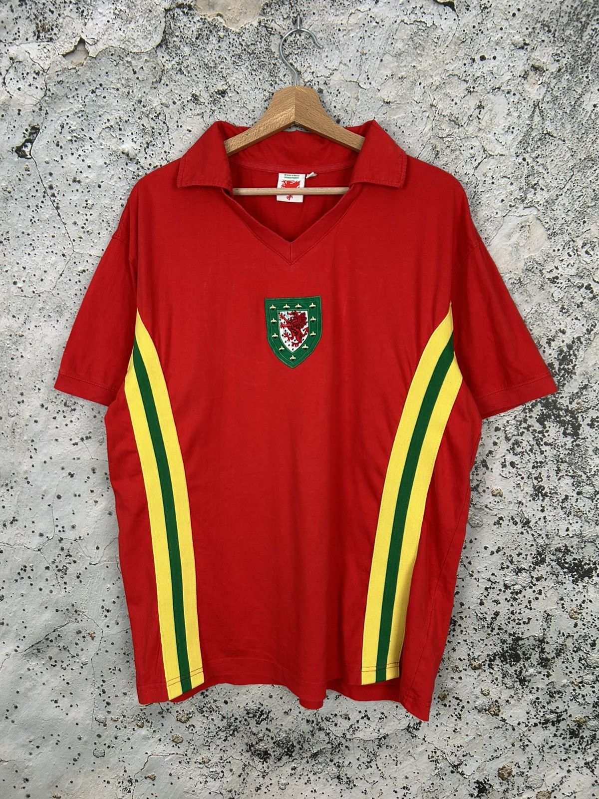 Vintage Vintage Wales Retro Soccer Jersey Football 90s Hype Sport Size US XL / EU 56 / 4 - 1 Thumbnail