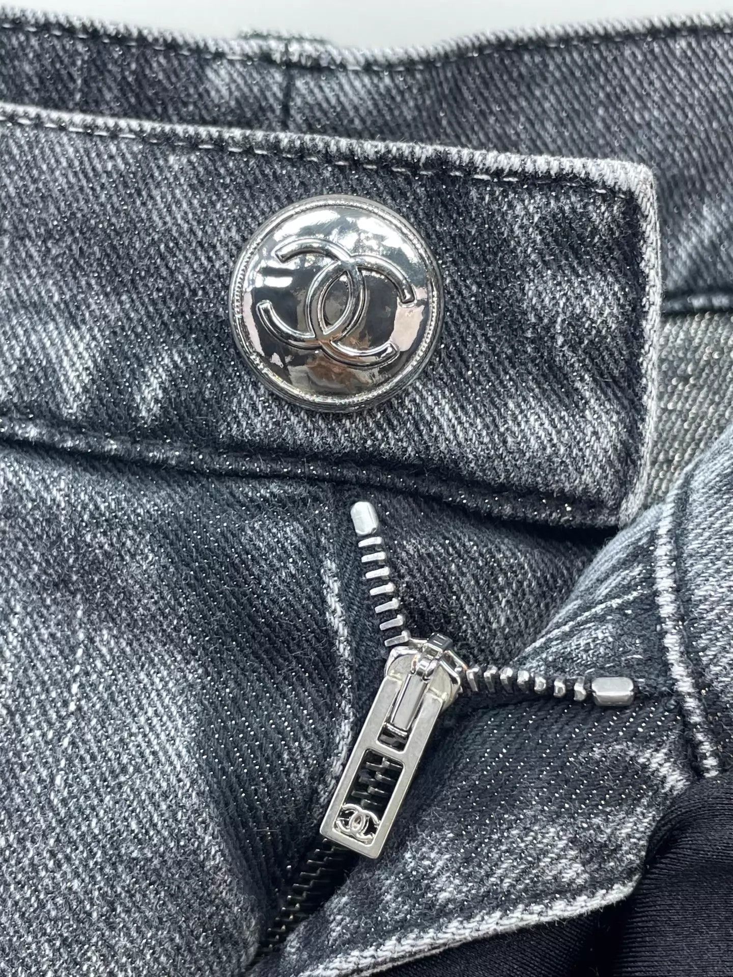 Chanel Chanel 23C Smoke Gray Logo Jeans Size 27" / US 4 / IT 40 - 4 Thumbnail