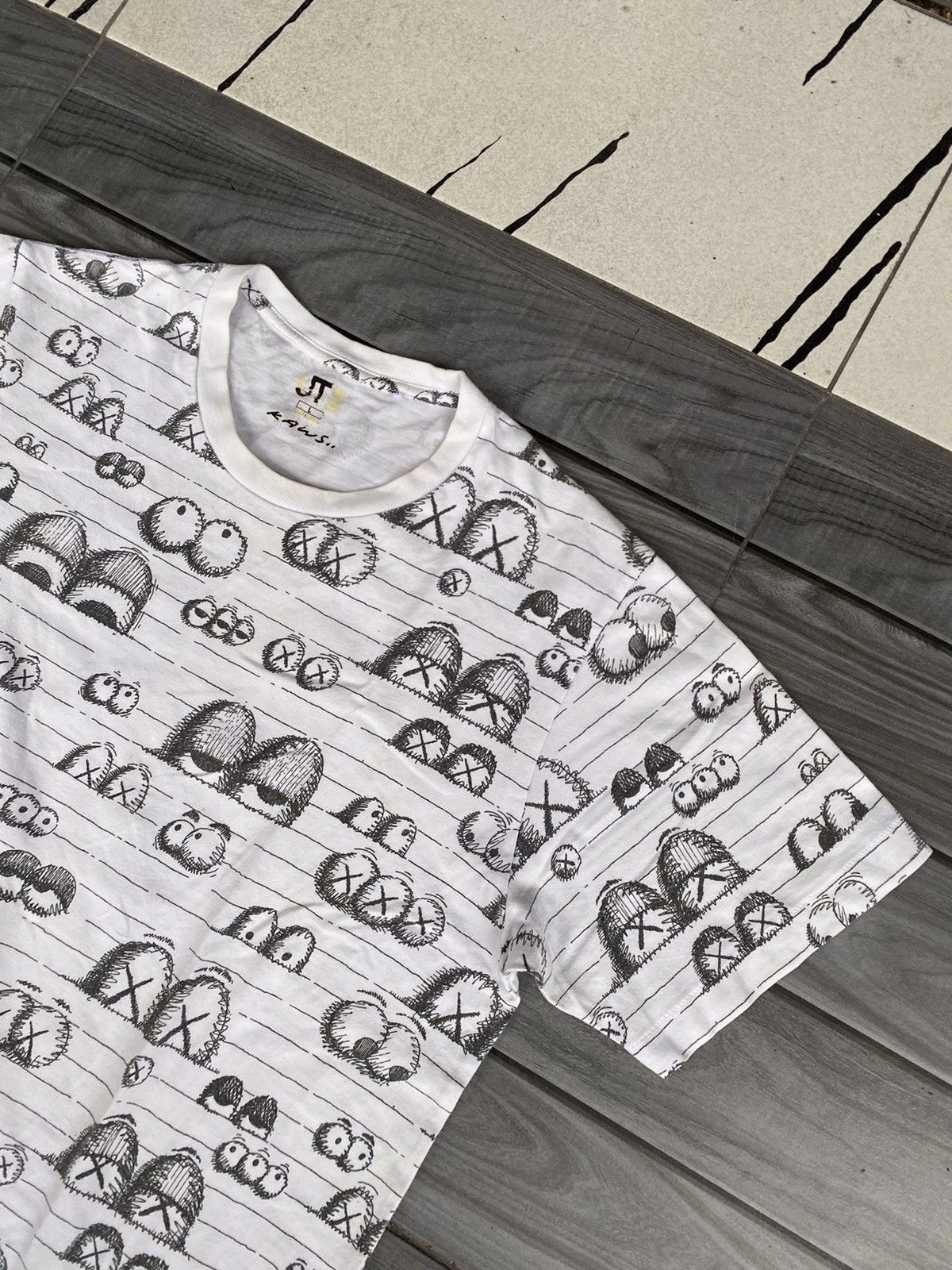 Japanese Brand × Kaws × Uniqlo Uniqlo x kaws tee Size US L / EU 52-54 / 3 - 2 Thumbnail