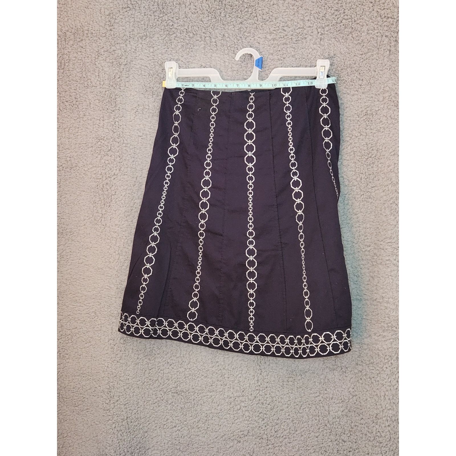 Ann Taylor NWT Ann Taylor Skirt Lined Zip Silver Embroidered 4 Size 27" / US 4 / IT 40 - 1 Thumbnail