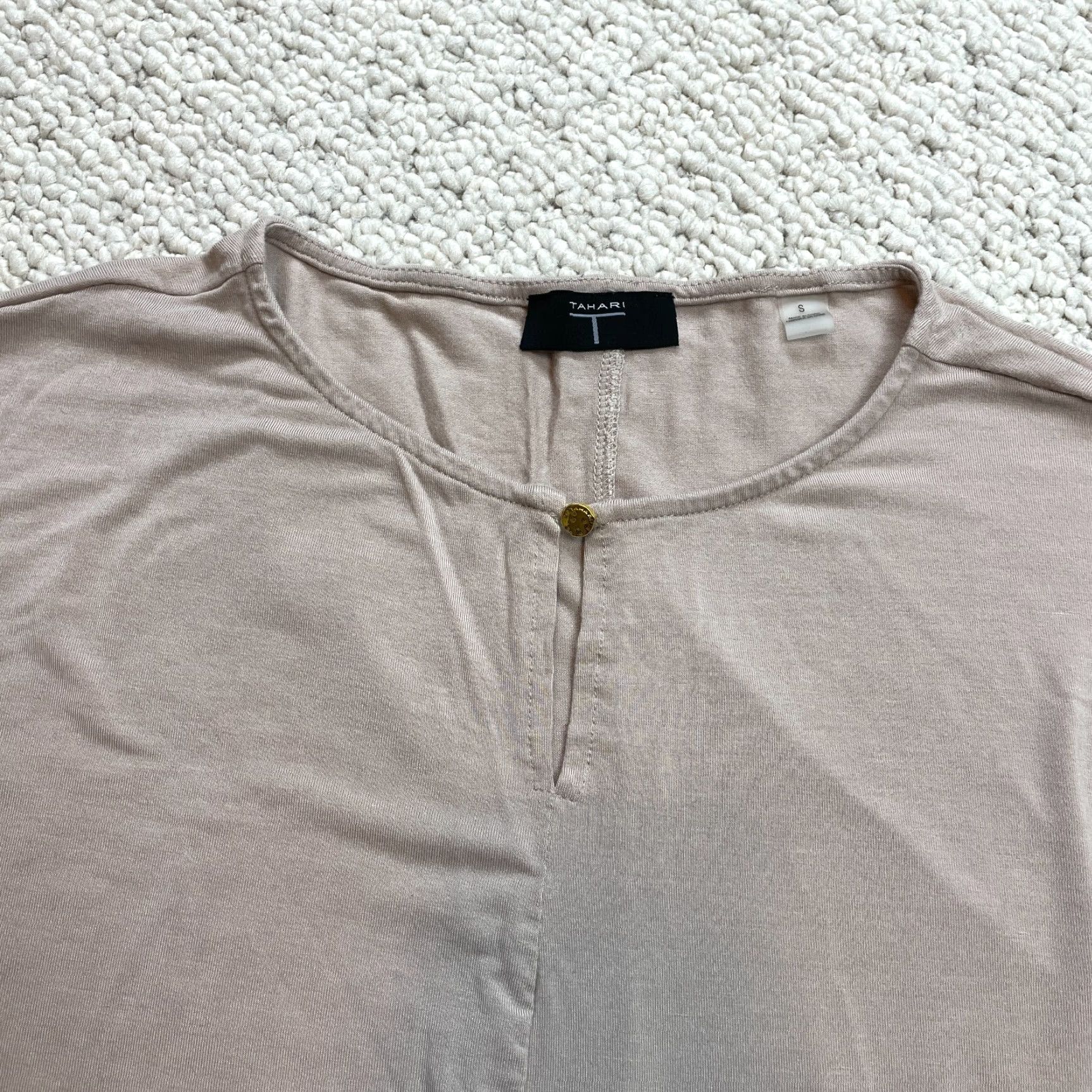 Vintage T Tahari Shirt Womens Small Beige Long Sleeve Keyhole Neck Top Micromodal Soft Size S / US 4 / IT 40 - 5 Thumbnail