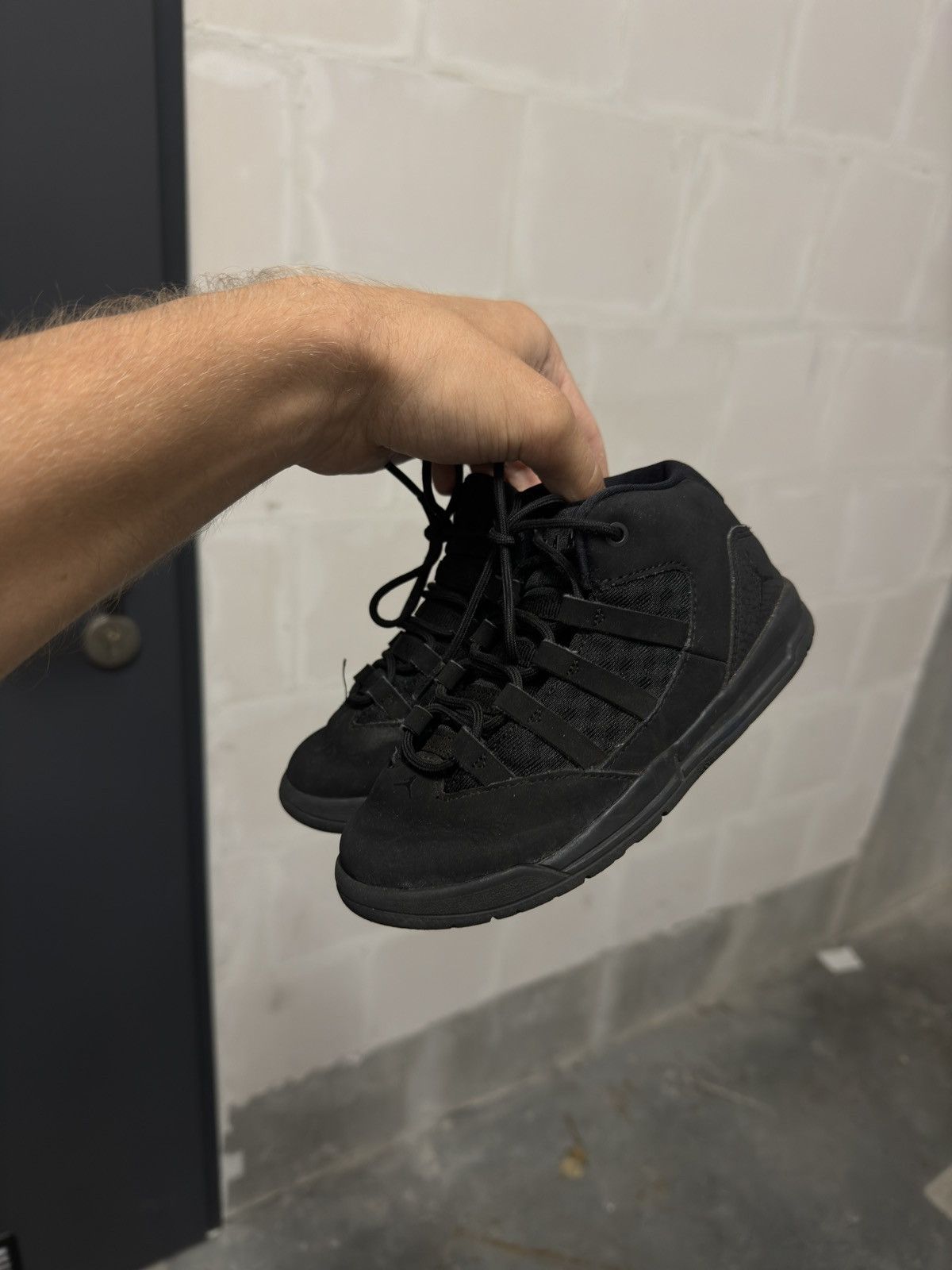 Jordan Brand Nike Jordan Kids black sneakers buty shoes AQ9215-001 Size US 5 / EU 37 - 1 Thumbnail