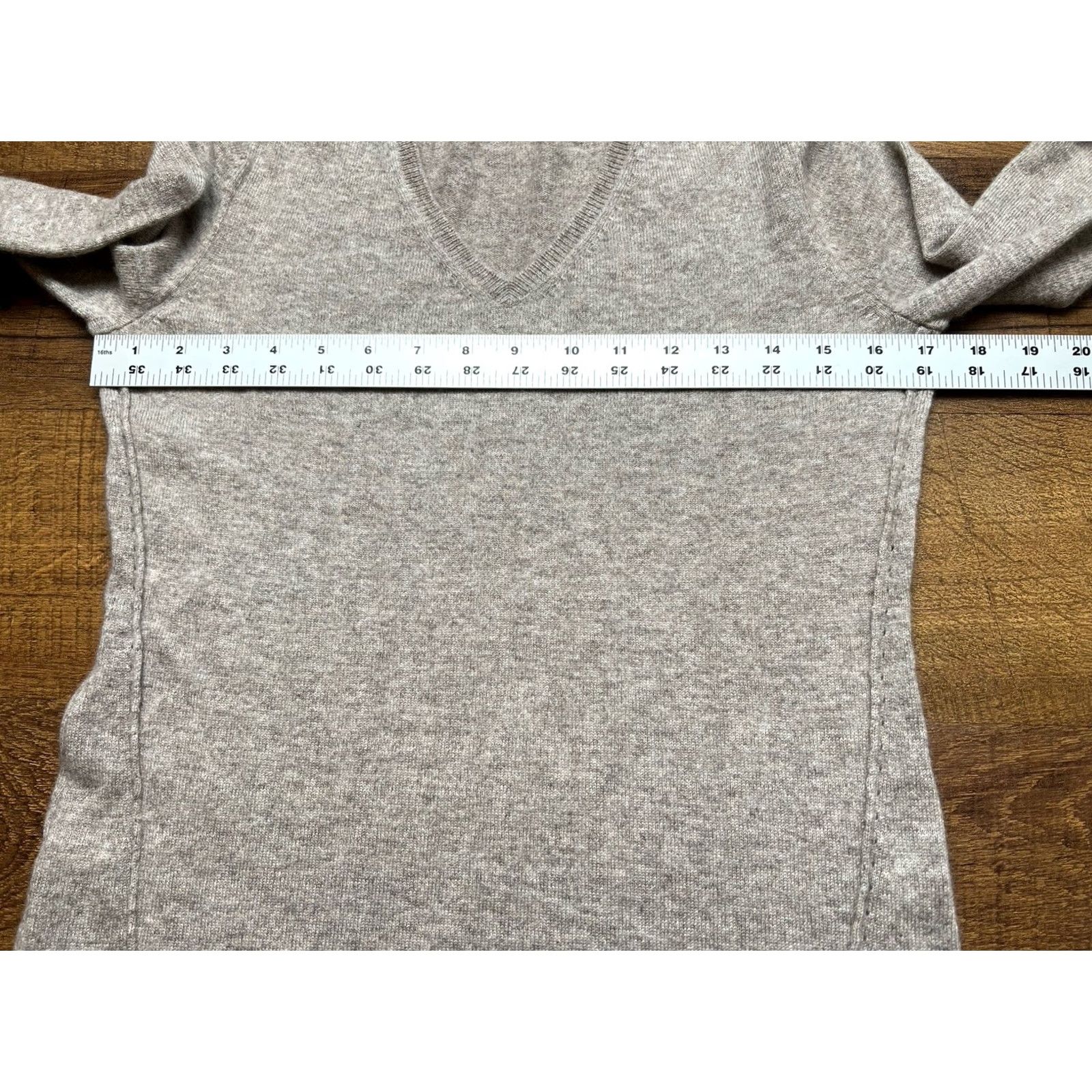 Vintage Celeste Tan 100% Cashmere V-Neck Sweater Womens Size S Household Pullover All Seasons Breathable Size S / US 4 / IT 40 - 5 Thumbnail