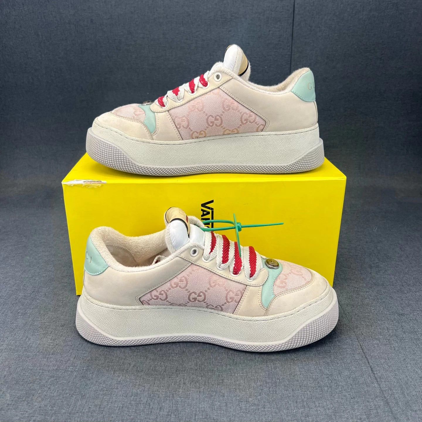 Gucci Gucci Pangding White/Pink 37.5 US Size US 7 / IT 37 - 3 Thumbnail