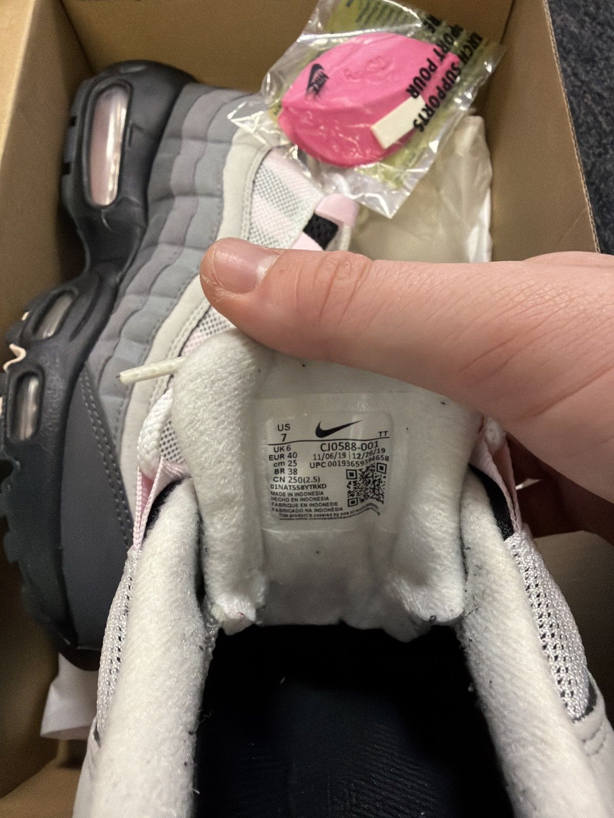 Nike Nike Air Max 95 OG Pink Foam Gunsmoke - Size US 7 / EU 40 Size US 7 / EU 40 - 9 Thumbnail