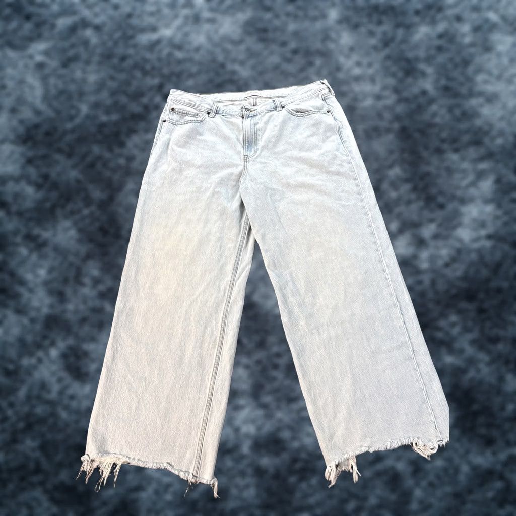 Abercrombie & Fitch Abercrombie & Fitch Jeans Women 38x28 Light Wash Frayed Wide-Leg Denim Slim Relaxed Rise Low 28 in Blue Womens Size 26" / US 2 / IT 38 - 1 Thumbnail