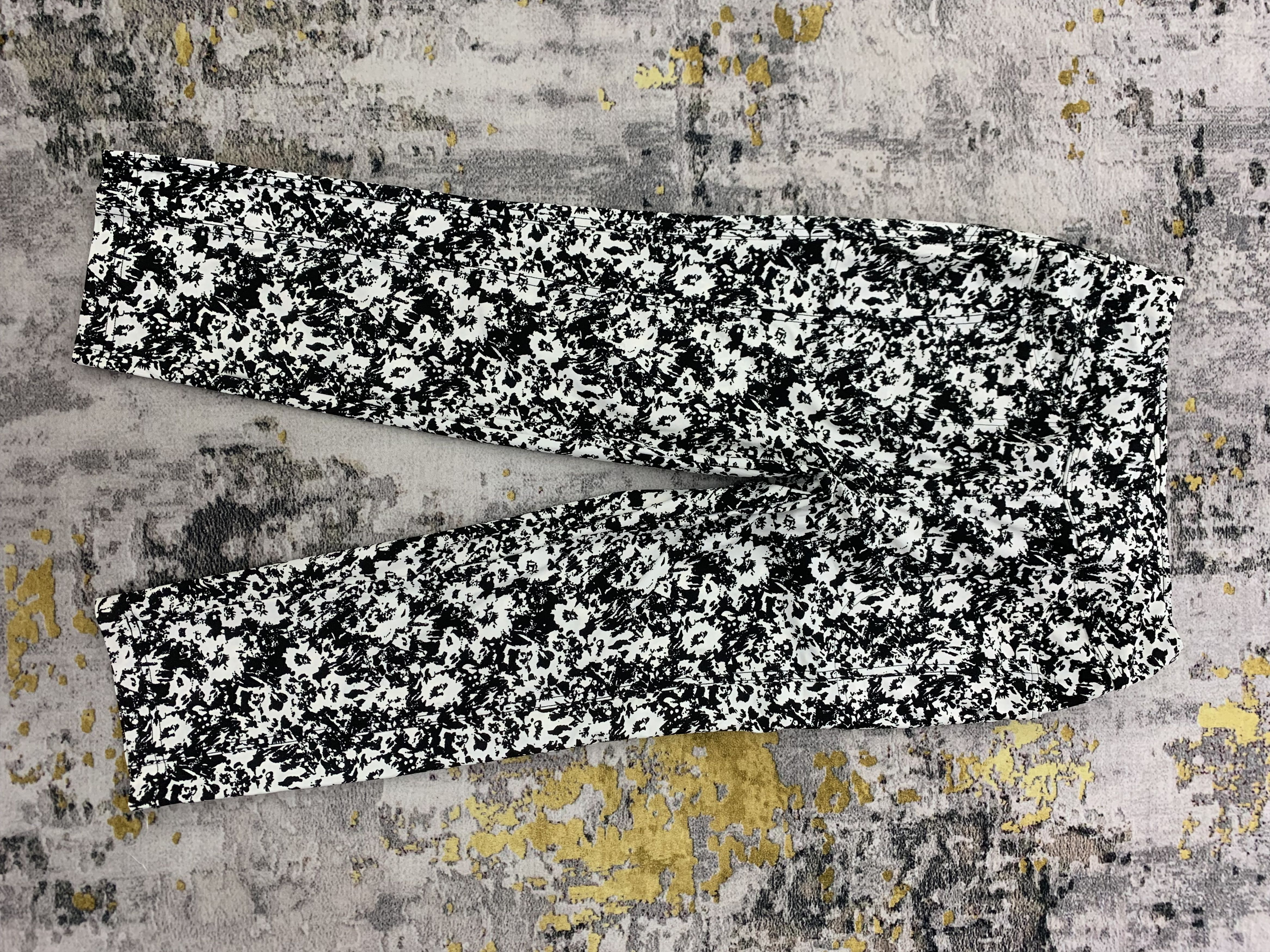 image of Vintage Pants Size 28 in Black White, Women's
