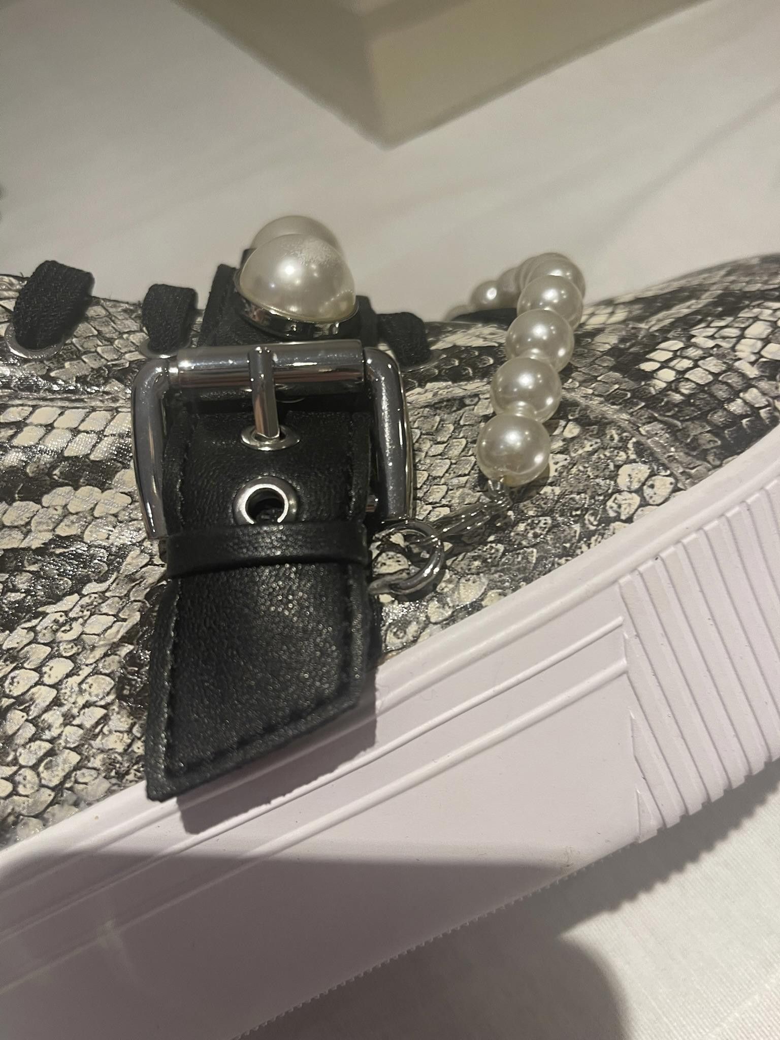 Karl Lagerfeld Karl Lagerfeld Animal Print and Pearls Sneakers Size US 7.5 / IT 37.5 - 9 Thumbnail