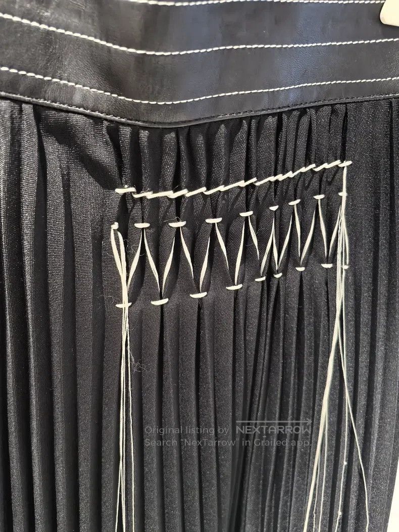 Helmut Lang Helmut Lang size S Black pleated midi skirt, made of thick Size 22" - 2 Thumbnail
