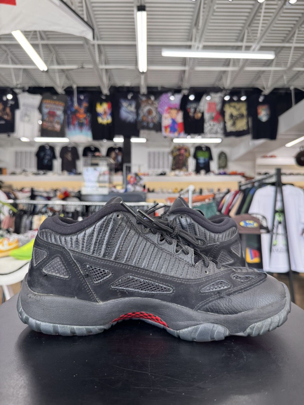 Jordan Brand Air Jordan 11 Retro Low IE Referee Size 9.5 (2015) Size US 9.5 / EU 42-43 - 3 Thumbnail