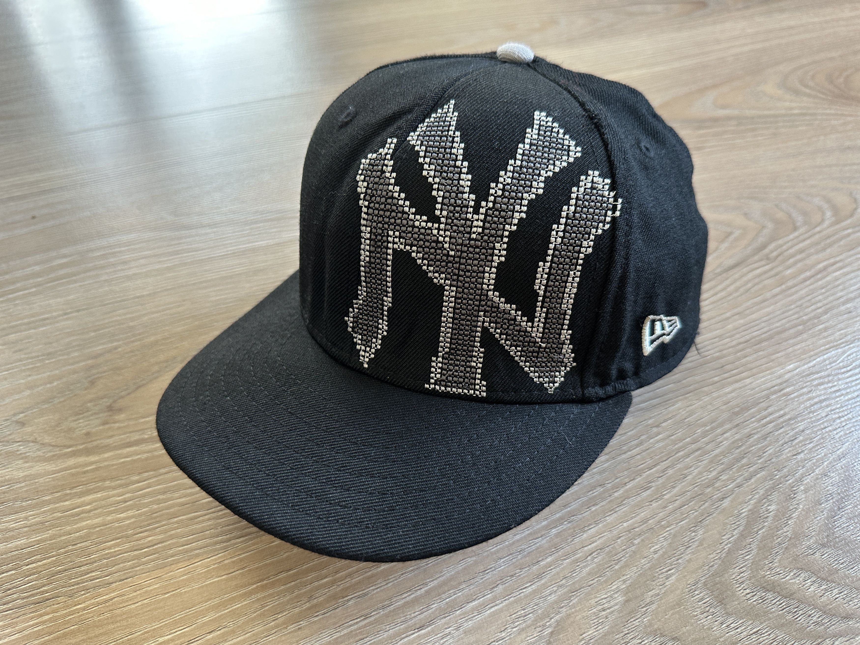 New Era × New York Yankees Vintage New Era New York Yankees Embroidered Logo Snapback Size ONE SIZE - 2 Thumbnail