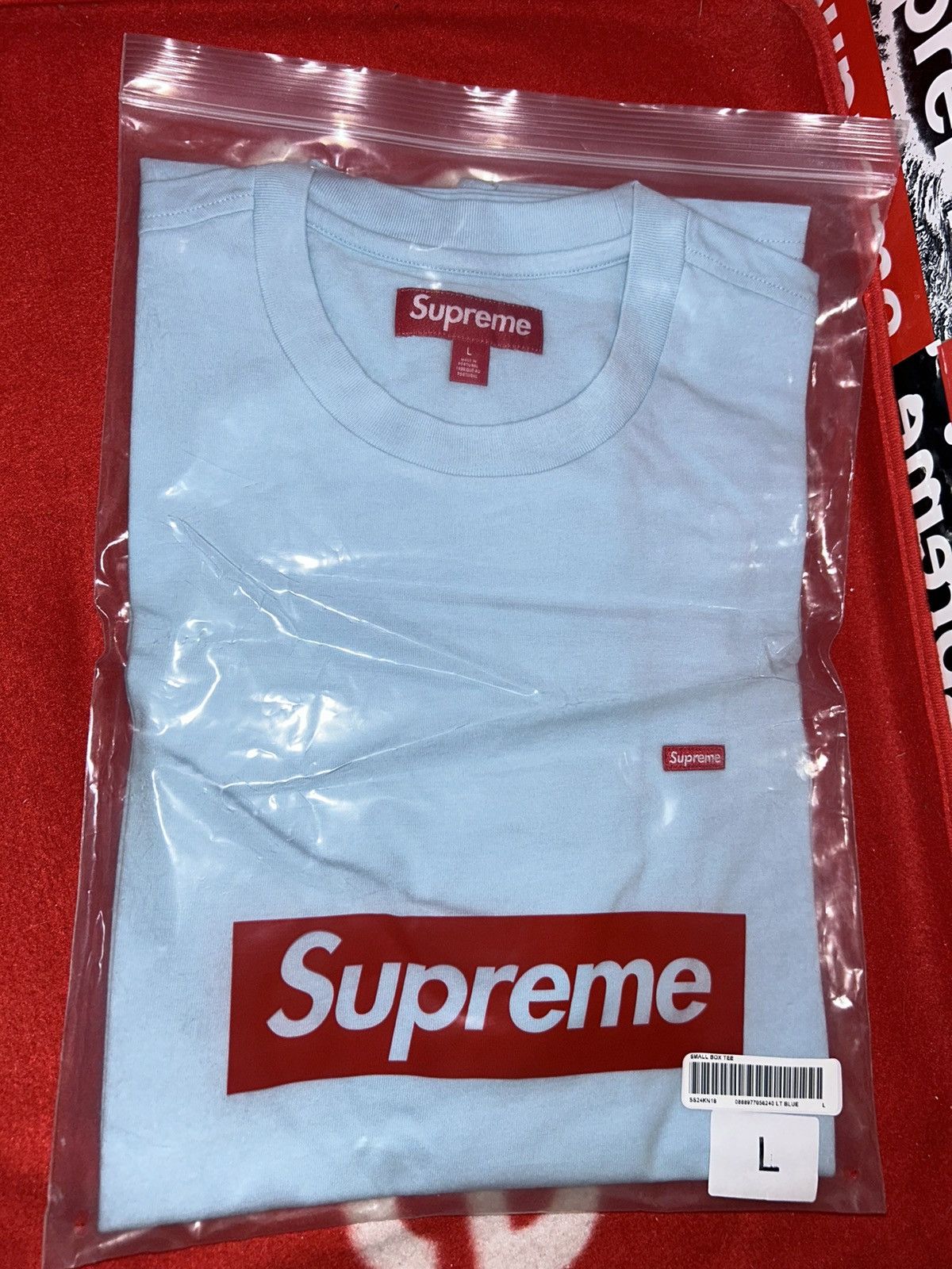 Supreme Supreme Small Box Logo Tee Shirt SS24 size Large NEW Size US L / EU 52-54 / 3 - 1 Thumbnail
