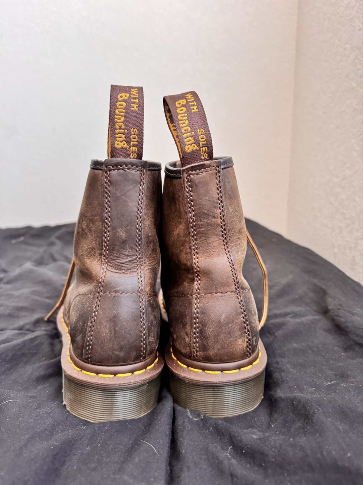 Dr. Martens 1460 CRAZY HORSE LEATHER LACE UP BOOTS Size US 7 / EU 40 - 5 Thumbnail