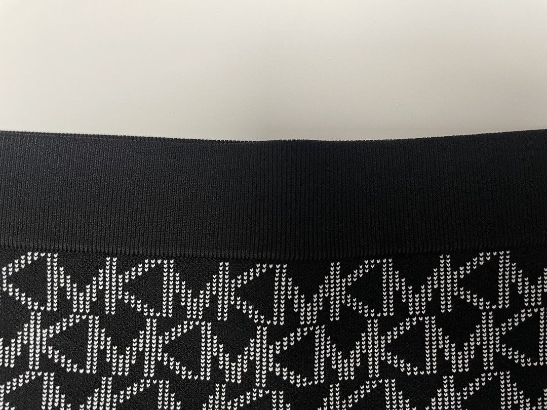 Michael Kors MICHAEL KORS Monogram Logo Mini Skirt Size 26" / US 2 / IT 38 - 8 Thumbnail