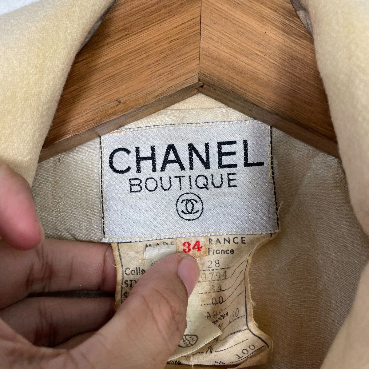 Chanel Vintage Chanel Boutique Light Brown Jacket Size XS / US 0-2 / IT 36-38 - 15 Thumbnail