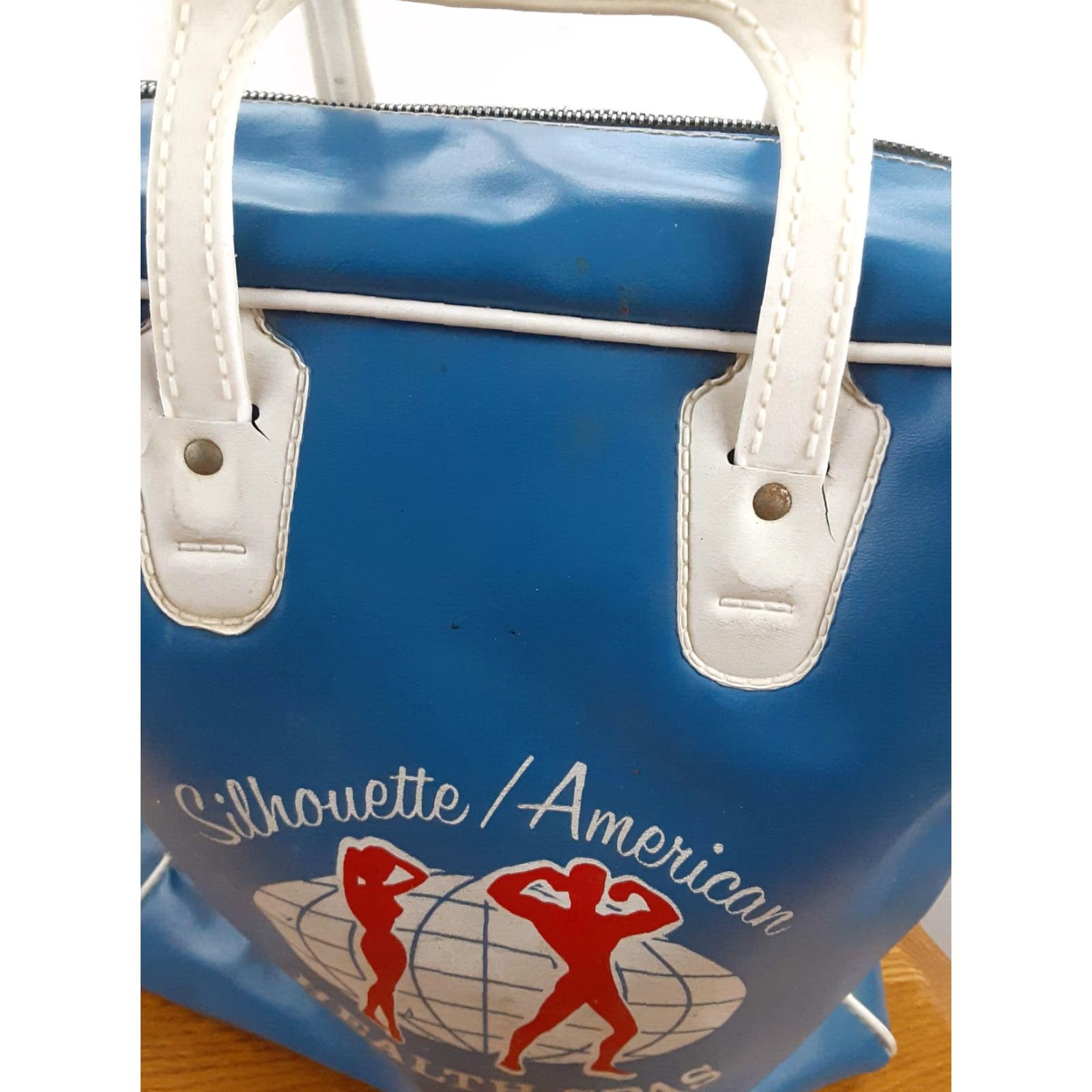 Vintage VINTAGE Silhouette/America Health Spas Gym-Duffle Bag 1980's Michigan Duffle Men Medium Blue/White Vinyl Zipper 80s Size ONE SIZE - 3 Thumbnail