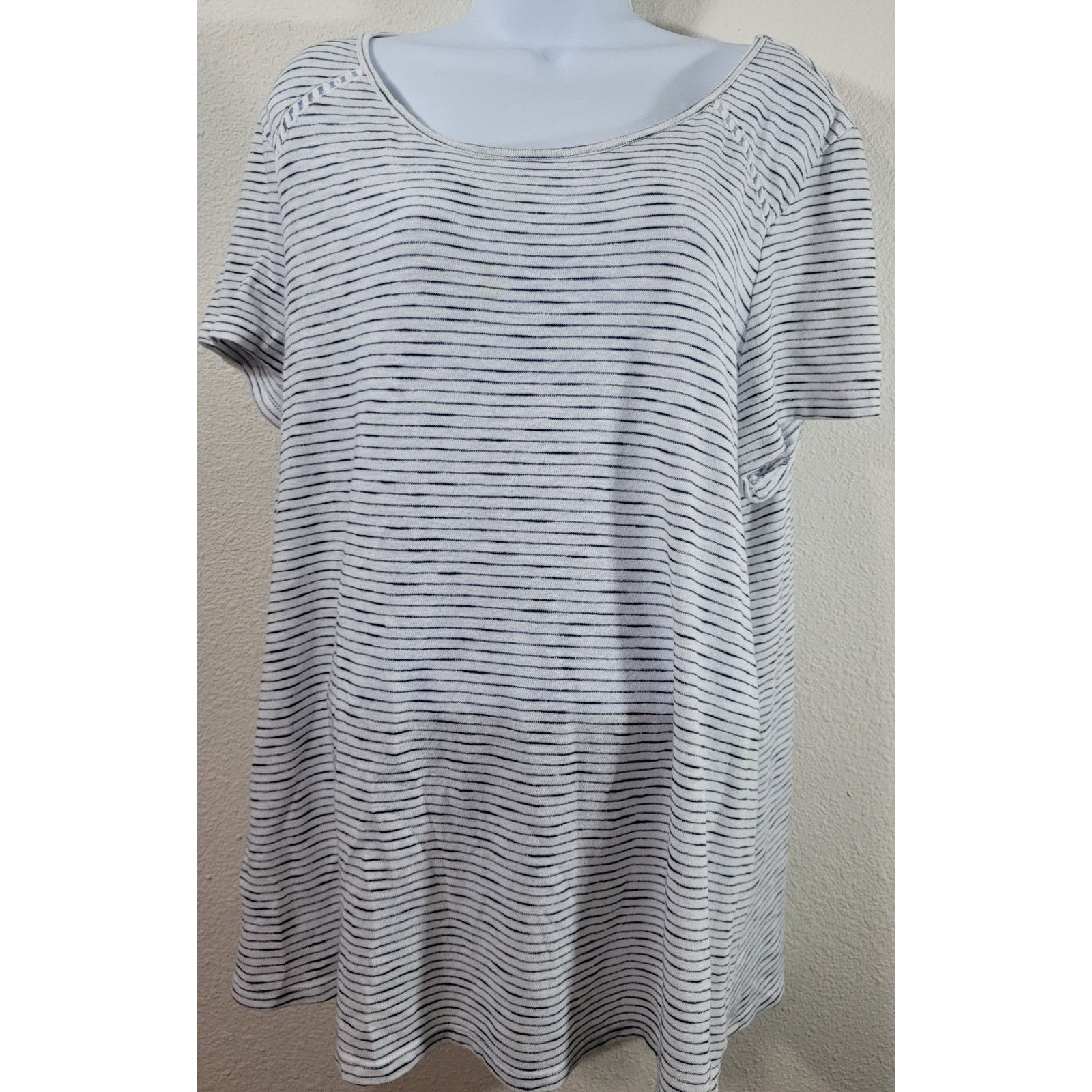 Other Lane Bryant White Blue Striped Lace Up Back Insert Top 18 20 Size XXL / US 16-18 / IT 52-54 - 1 Thumbnail