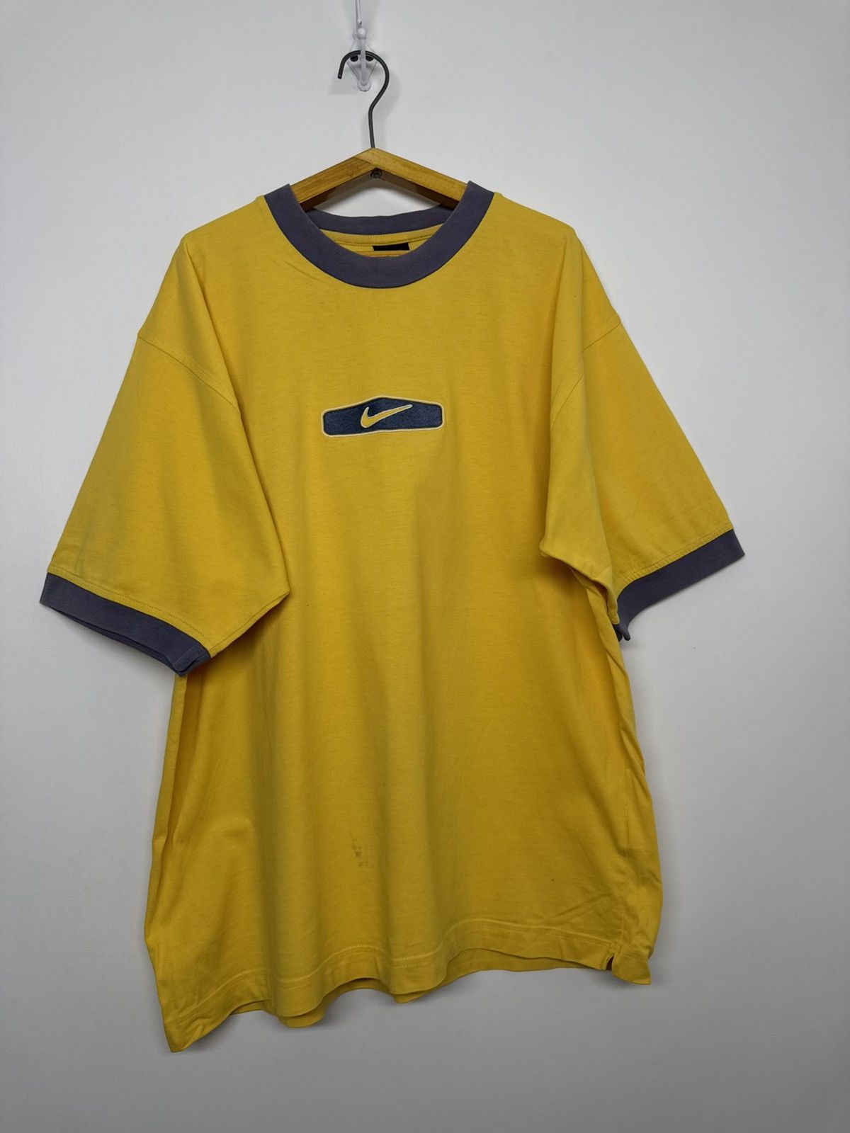 Nike Vintage Y2K Nike T Shirt Center Logo Streetwear Hype Size US L / EU 52-54 / 3 - 1 Thumbnail