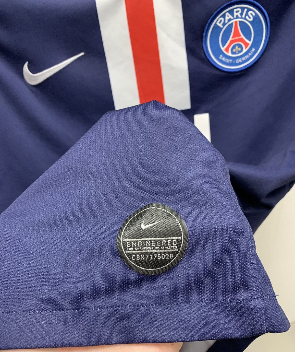 Nike Paris Saint Germain PSG Nike soccer jersey L vintage Size US L / EU 52-54 / 3 - 6 Thumbnail