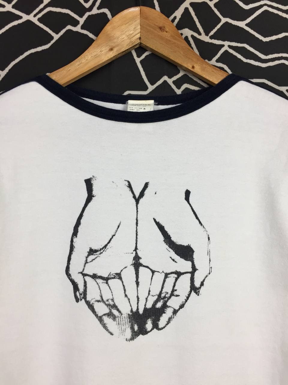 Edifice Japan Edifice Japan Hand Minimalist Ink Artwork Graphic Tee Size US S / EU 44-46 / 1 - 3 Thumbnail